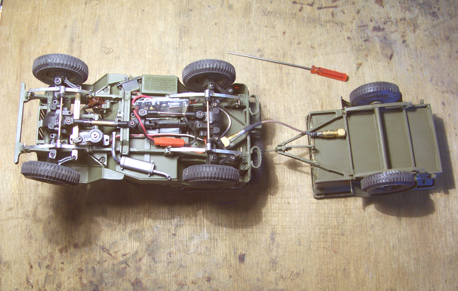 Jeep Danbury 1/16e, motorisée Sumo + remorque Bantam 1/4 t 100_2898-434a6b4